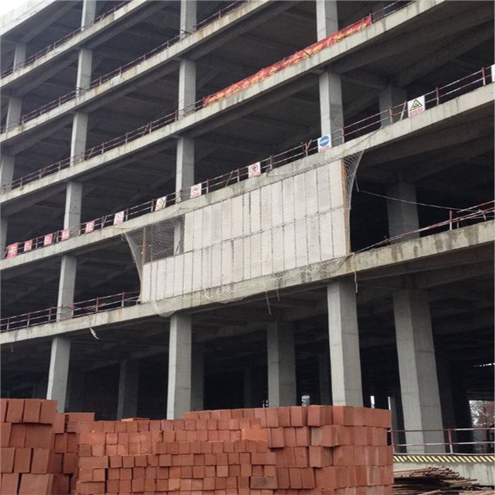 在建商場結(jié)構外墻板